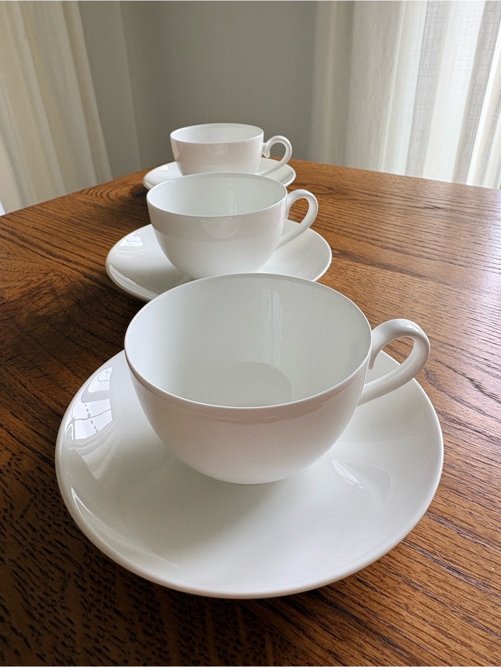 Set of 3-Villeroy and Boch Royal Weiss Fine Bone cups & saucers- made in Germany - Picture 2 of 15